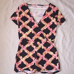 🌺FLOWER POWER ROMPER🌺
